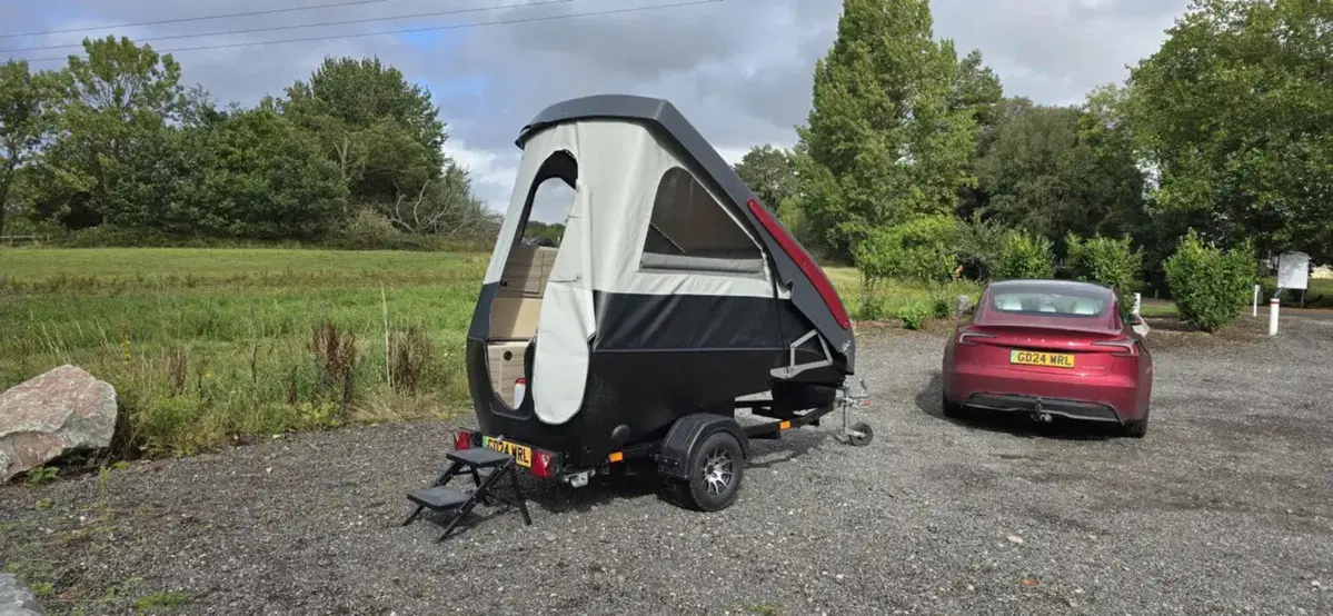 Dalla Tesla a un mini camper di lusso: ecco il Dashaway eCT, la roulotte ultraleggera che fa impazzire il web (4)