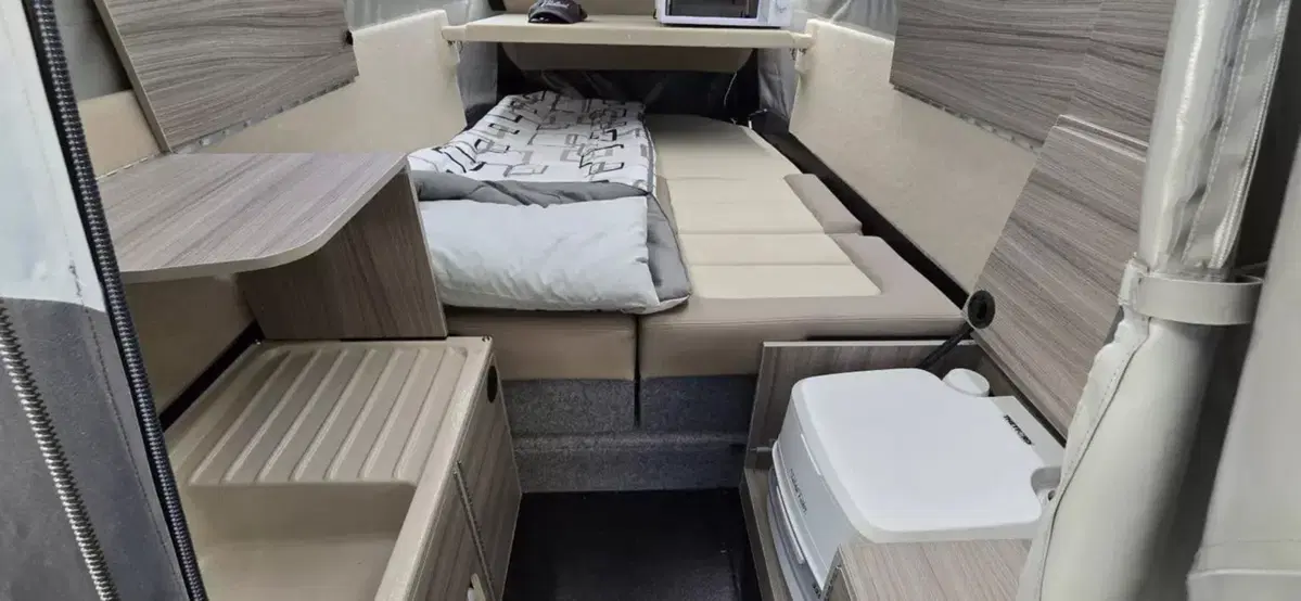 Dalla Tesla a un mini camper di lusso: ecco il Dashaway eCT, la roulotte ultraleggera che fa impazzire il web (2)