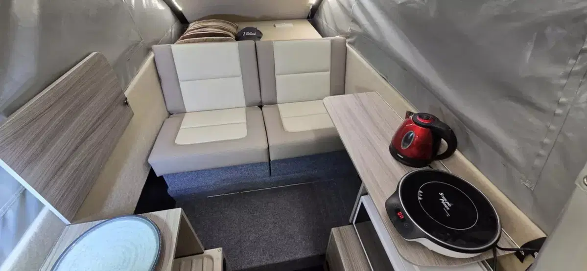 Dalla Tesla a un mini camper di lusso: ecco il Dashaway eCT, la roulotte ultraleggera che fa impazzire il web (5)