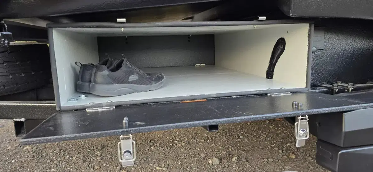 Dalla Tesla a un mini camper di lusso: ecco il Dashaway eCT, la roulotte ultraleggera che fa impazzire il web (8)
