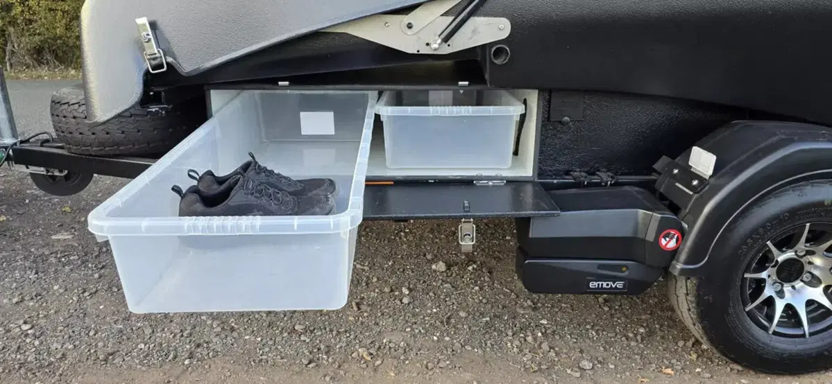 Dalla Tesla a un mini camper di lusso: ecco il Dashaway eCT, la roulotte ultraleggera che fa impazzire il web (9)