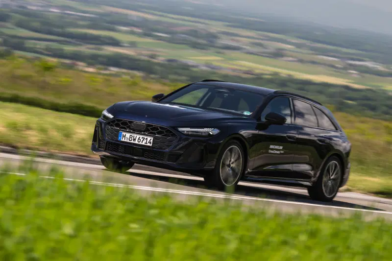 Le Crossclimate 3 Sport alla prova sotto a un'Audi A5 Avant