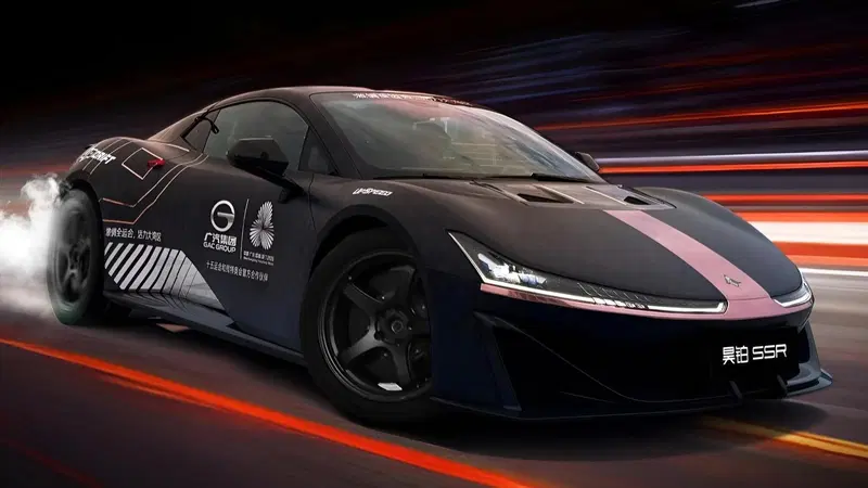 Record da brividi: la supercar elettrica cinese GAC Hyptec SSR drifta a 213 km/h e fa la storia