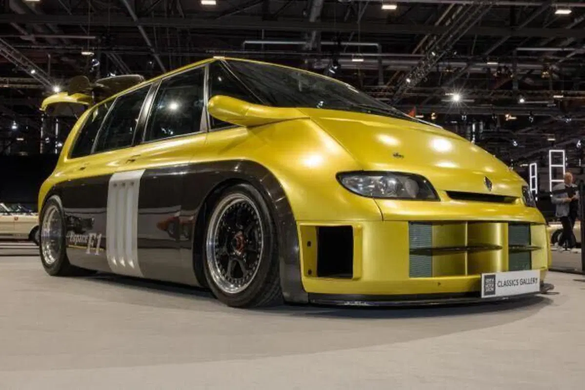 Torna la leggenda: la Renault Espace F1 del 1994 rinasce in Gran Turismo 7 (4)