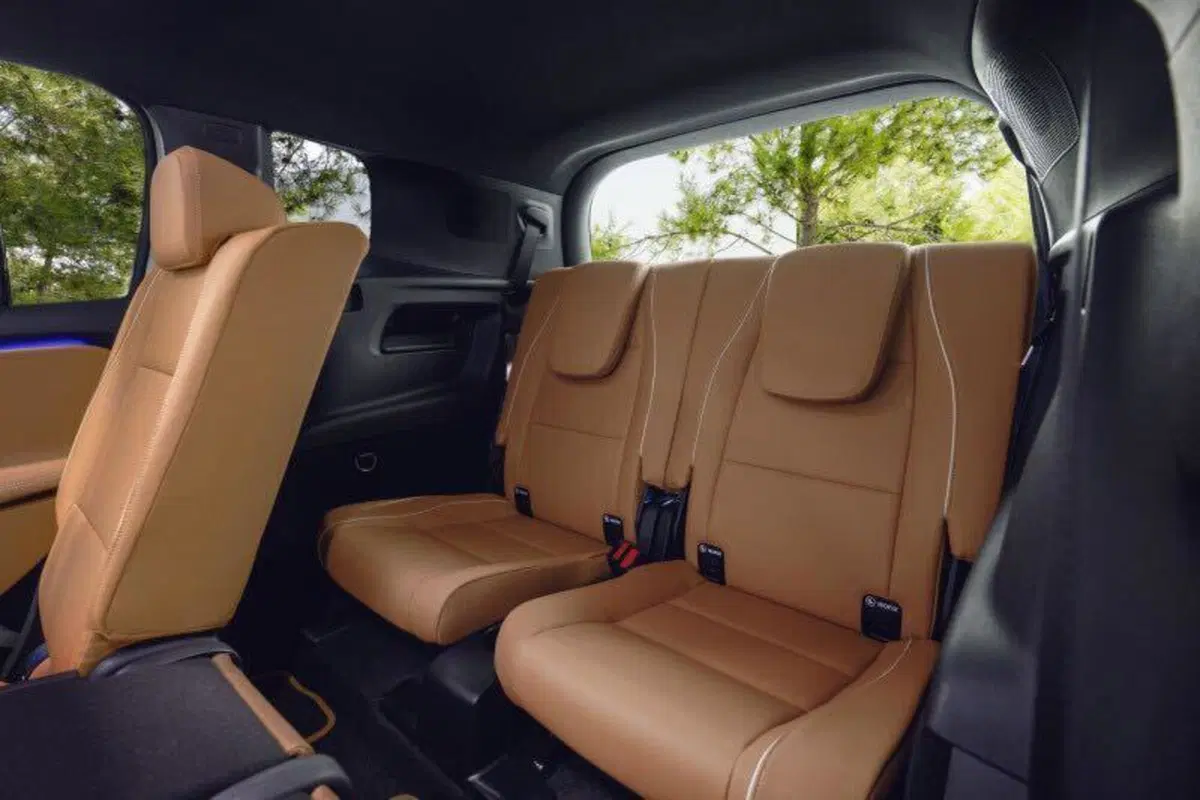 Nuova Mercedes GLB 2026: svelate le prime immagini del SUV che sostituirà la EQB (12)