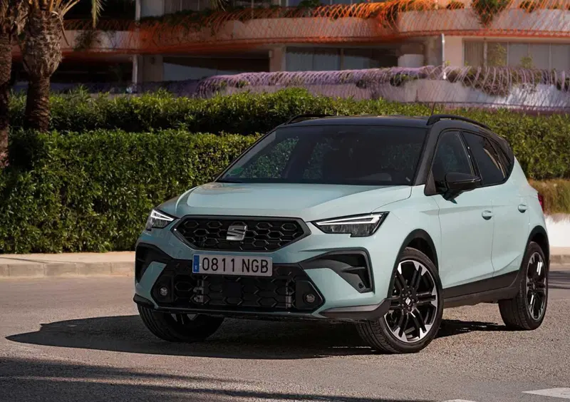 SEAT Arona (2017-->>) (2)