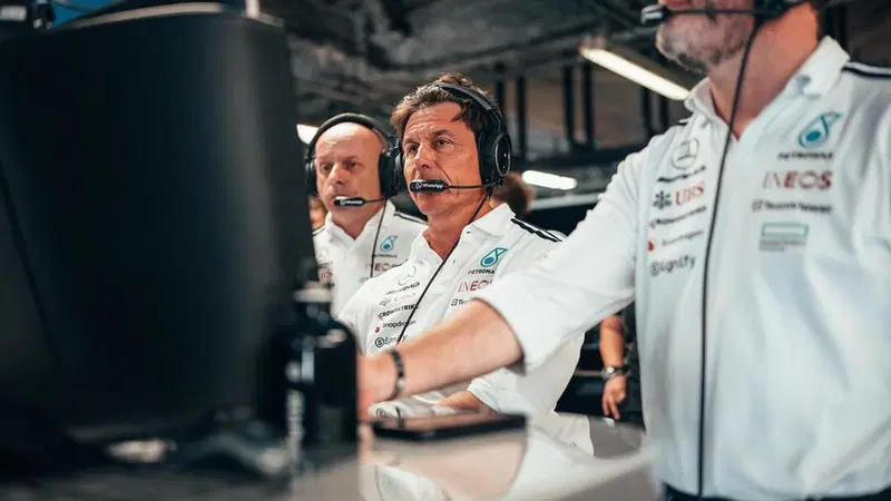 Formula 1, Mercedes in vendita? La mossa segreta da 300 milioni di Wolff che scuote il team: svelato il possibile acquirente