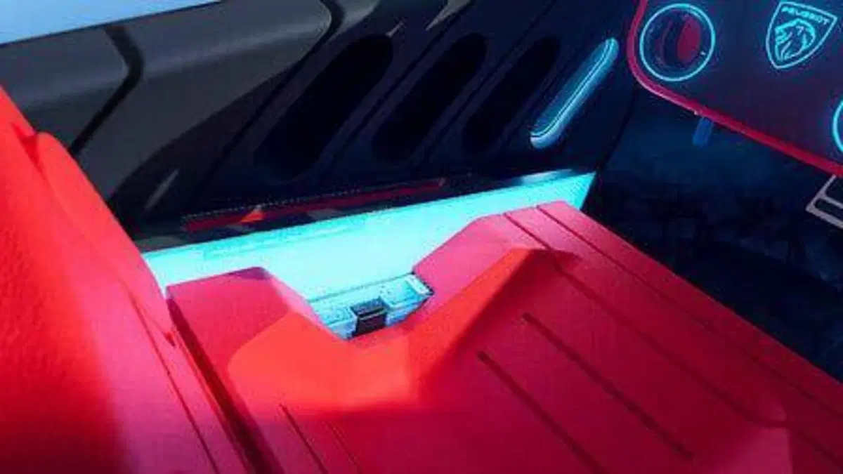 Peugeot Polygon 2025: un concept futuristico che anticipa la nuova e-208 e che cambia il modo di guidare (7)