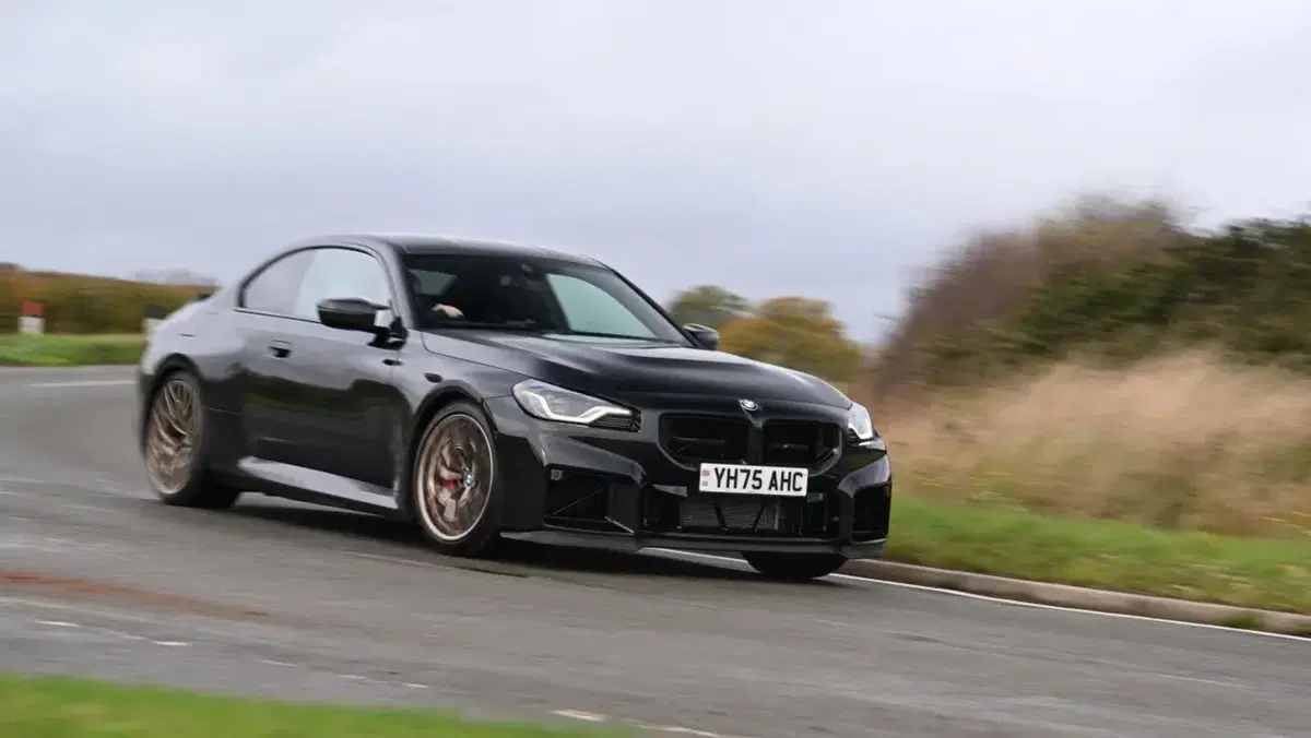 Nuova BMW M2 CS 2025: cosa ne pensano gli inglesi di questa belva da 523 CV (3)