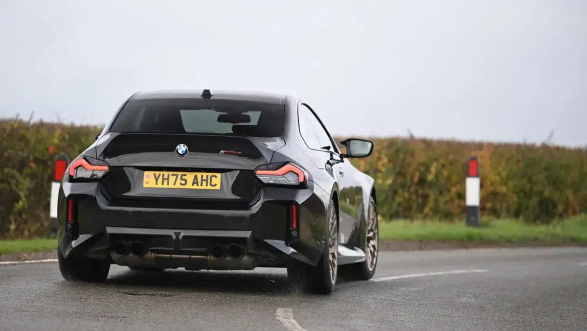 Nuova BMW M2 CS 2025: cosa ne pensano gli inglesi di questa belva da 523 CV (4)