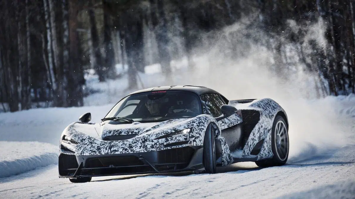Rivoluzione in casa McLaren: nel 2028 arriva il primo SUV ibrido, più potente di una Urus e più lussuoso di una Bentley (5)