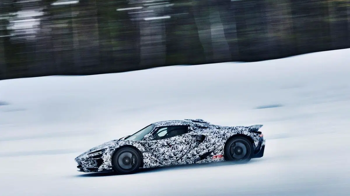 Rivoluzione in casa McLaren: nel 2028 arriva il primo SUV ibrido, più potente di una Urus e più lussuoso di una Bentley (6)