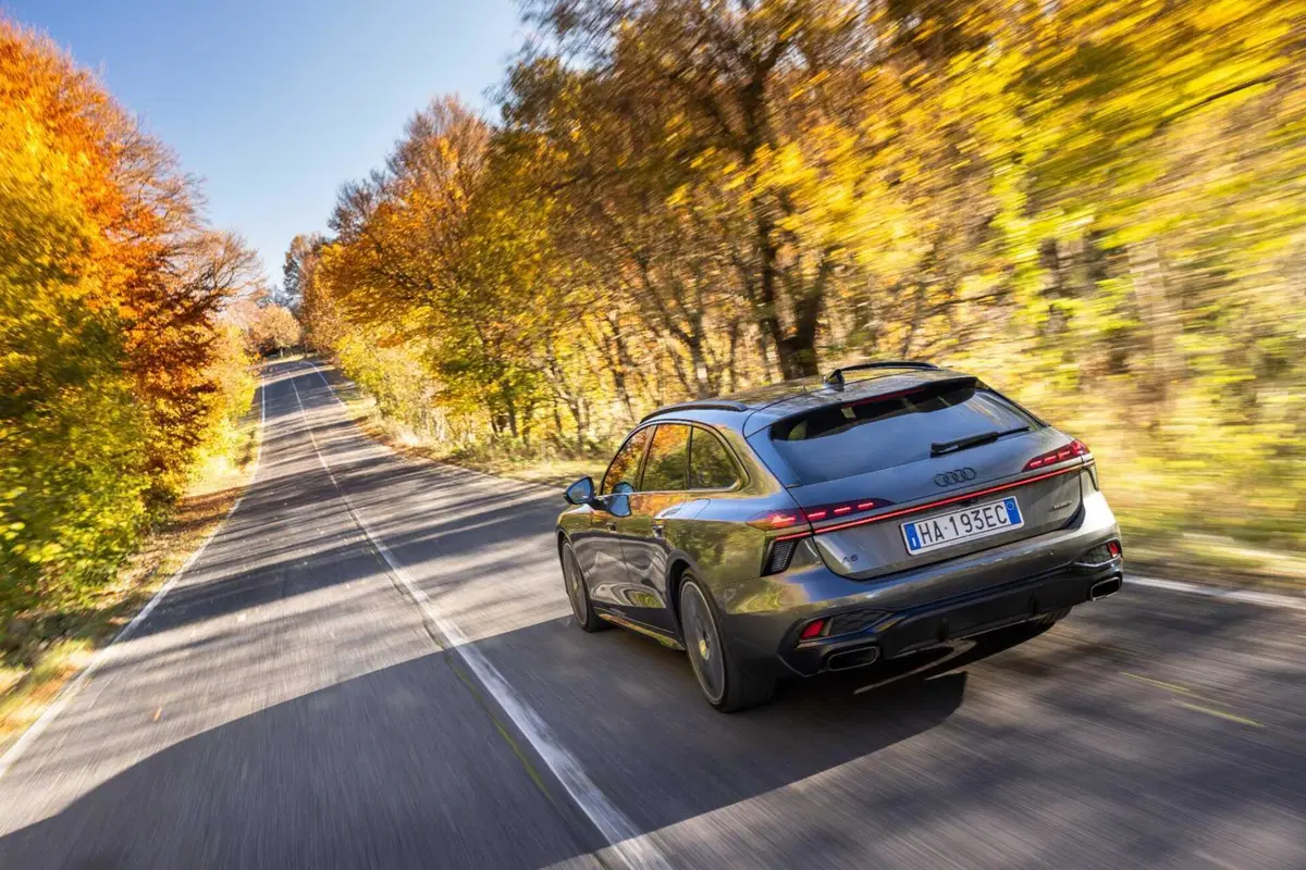 Audi A6 e-hybrid: eleganza elettrificata con oltre 100 km di autonomia | Caratteristiche, prezzi e allestimenti [VIDEO]