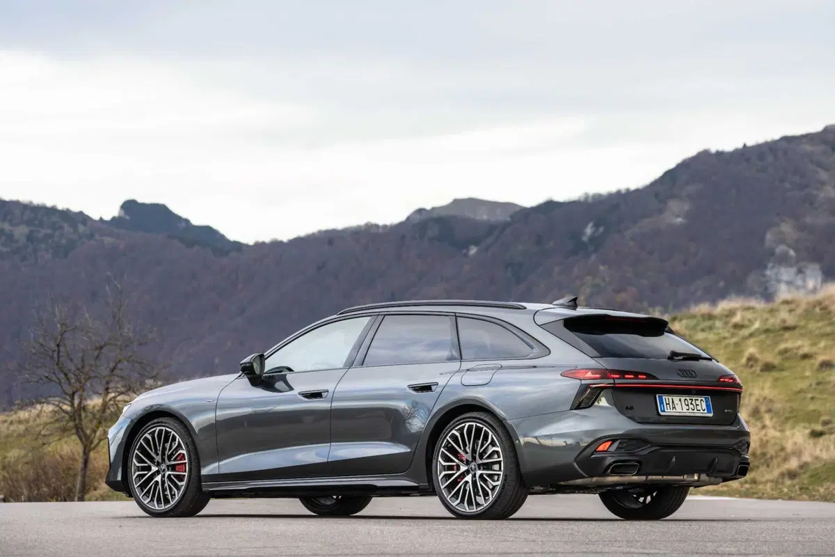 Audi A6 e-hybrid: eleganza elettrificata con oltre 100 km di autonomia | Caratteristiche, prezzi e allestimenti [VIDEO] (14)