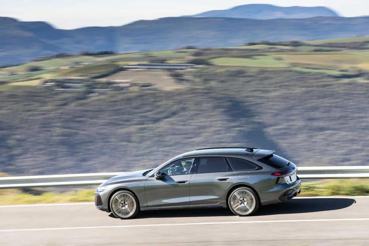 Audi A6 e-hybrid: eleganza elettrificata con oltre 100 km di autonomia | Caratteristiche, prezzi e allestimenti [VIDEO] (22)