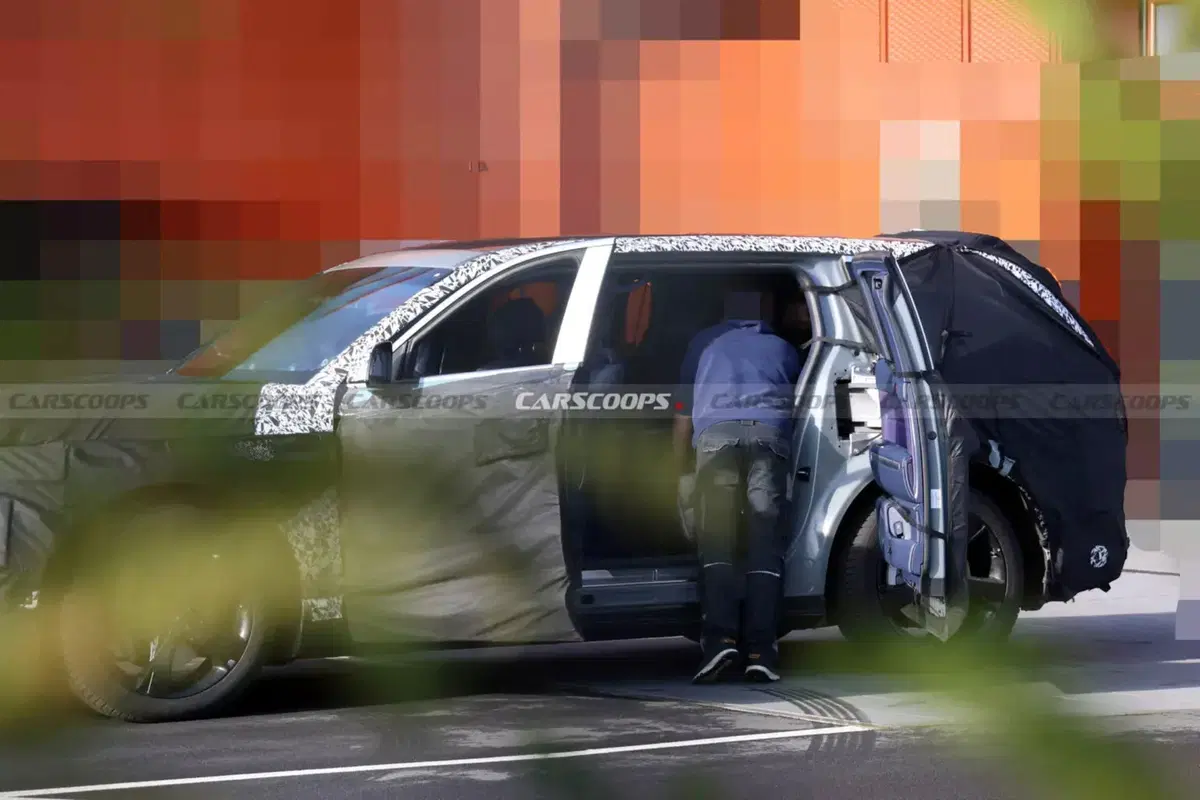 Genesis GV90: il SUV elettrico di lusso con portiere “alla Rolls-Royce” (2)