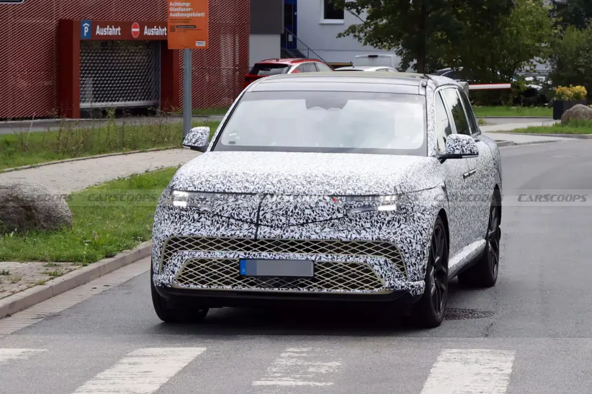 Genesis GV90: il SUV elettrico di lusso con portiere “alla Rolls-Royce” (7)