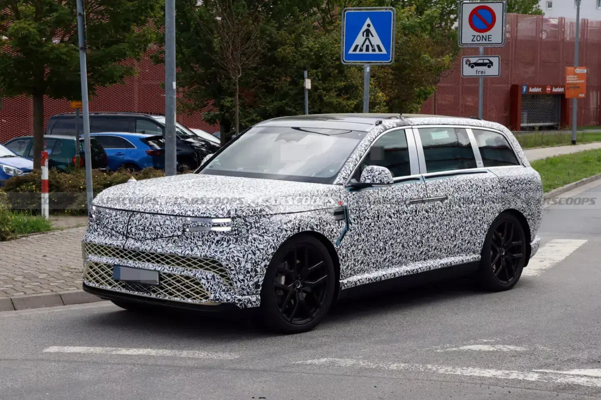 Genesis GV90: il SUV elettrico di lusso con portiere “alla Rolls-Royce” (8)