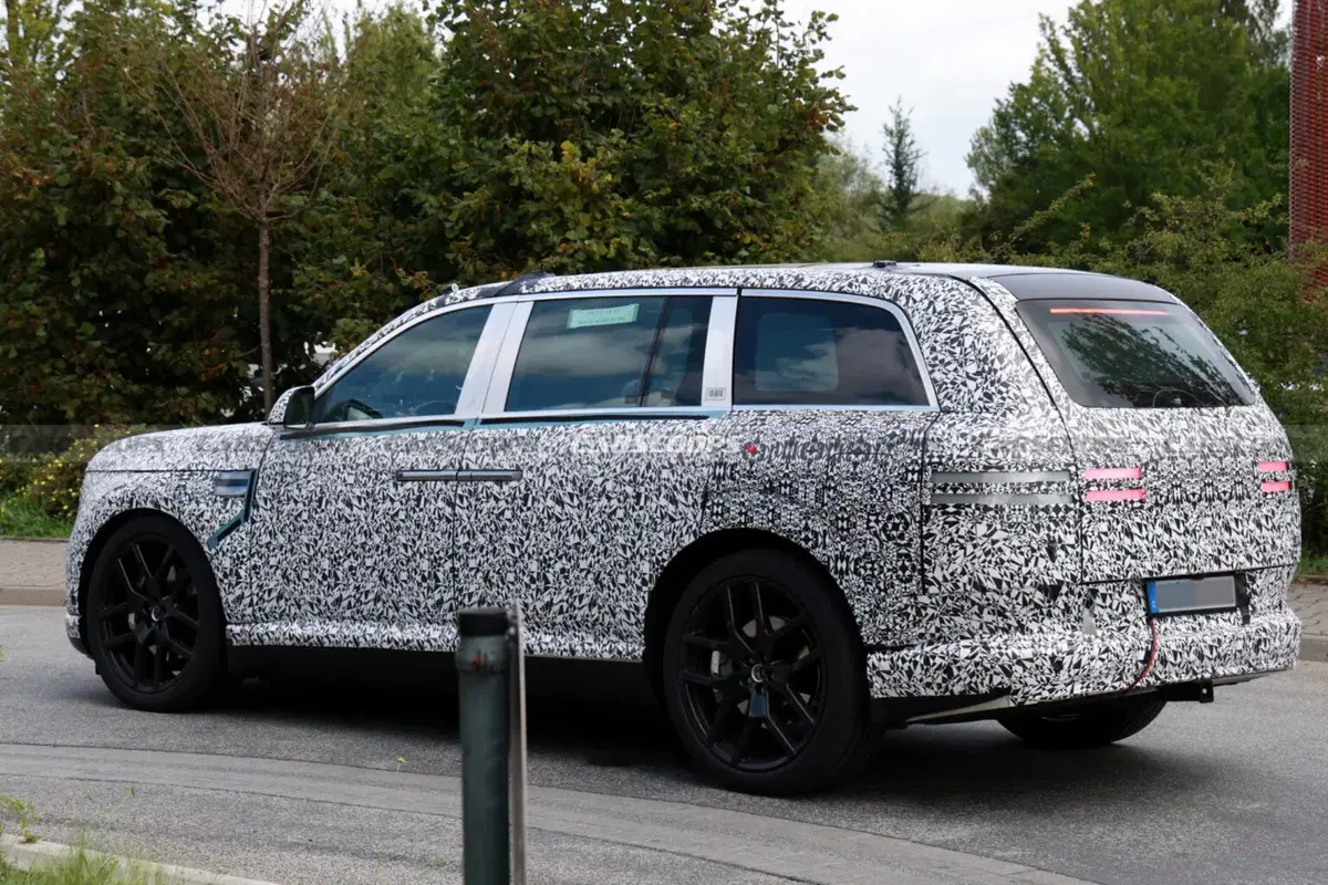 Genesis GV90: il SUV elettrico di lusso con portiere “alla Rolls-Royce” (10)