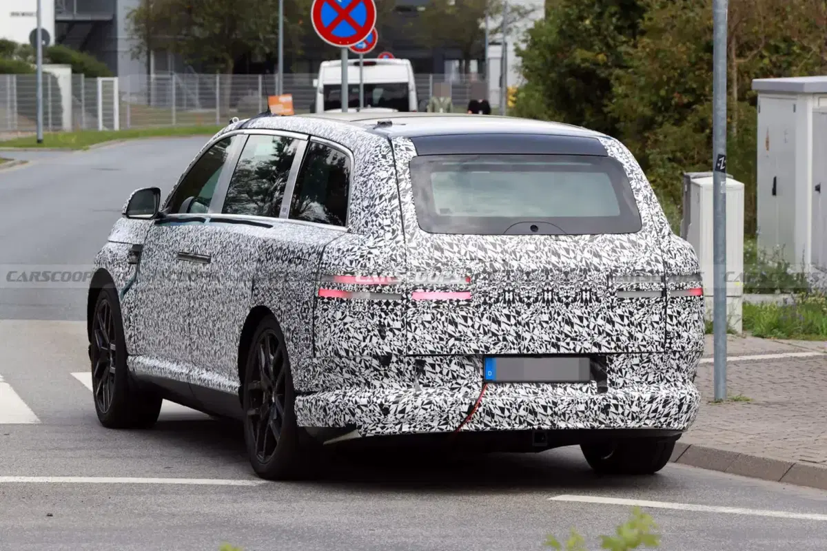 Genesis GV90: il SUV elettrico di lusso con portiere “alla Rolls-Royce” (11)