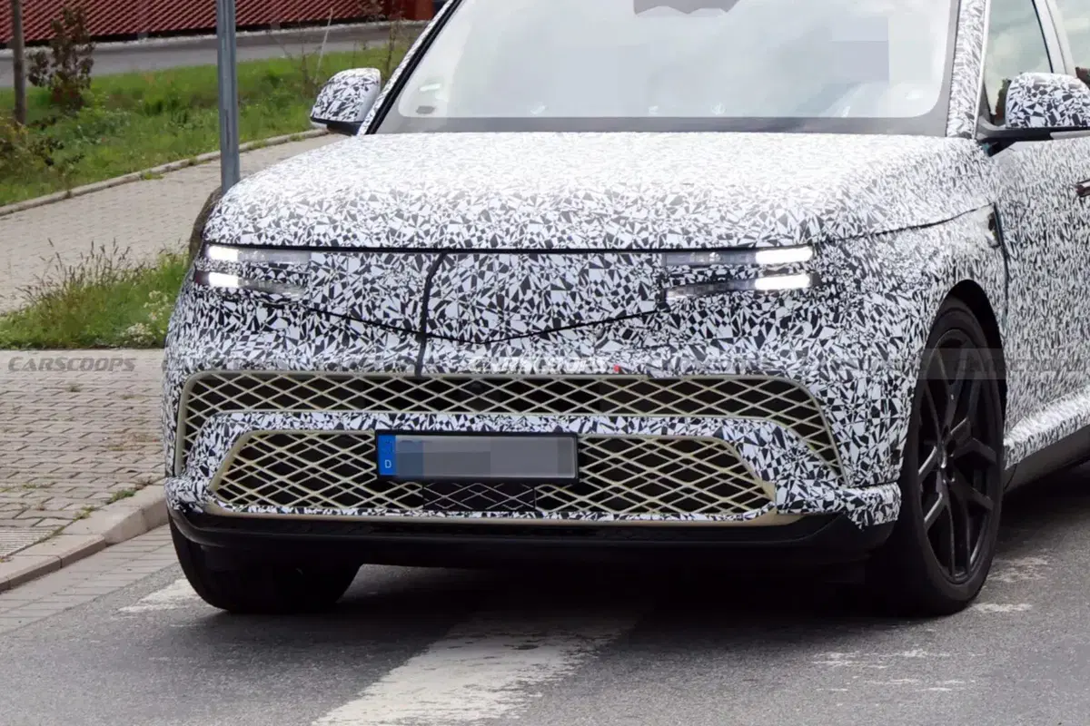Genesis GV90: il SUV elettrico di lusso con portiere “alla Rolls-Royce” (12)
