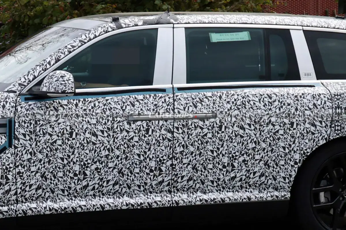 Genesis GV90: il SUV elettrico di lusso con portiere “alla Rolls-Royce” (13)