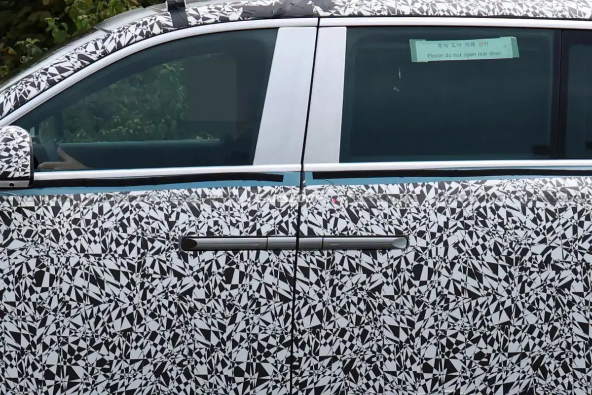 Genesis GV90: il SUV elettrico di lusso con portiere “alla Rolls-Royce” (15)