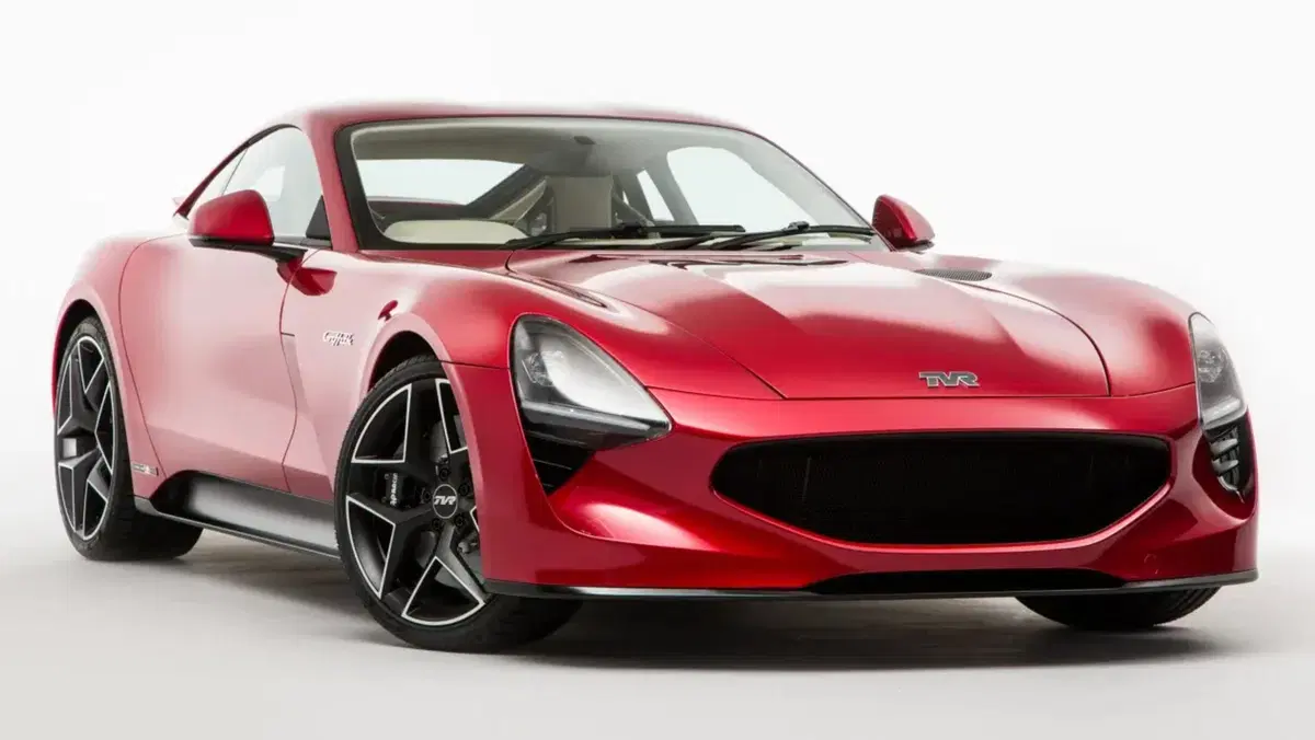 TVR Griffith, è ufficiale: torna il V8 da 500 CV e arrivano anche le TVR elettriche