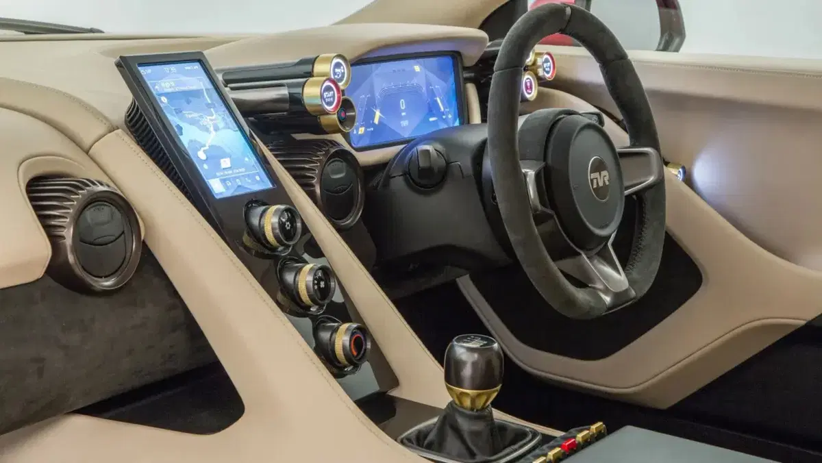 TVR Griffith, è ufficiale: torna il V8 da 500 CV e arrivano anche le TVR elettriche (4)