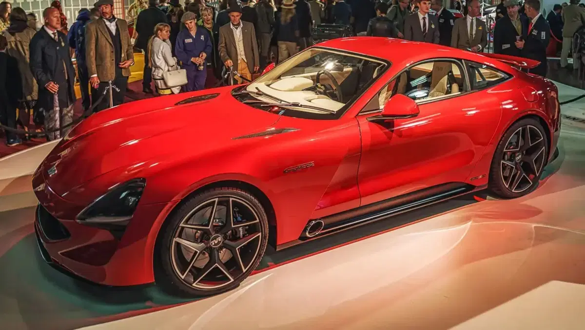 TVR Griffith, è ufficiale: torna il V8 da 500 CV e arrivano anche le TVR elettriche (5)