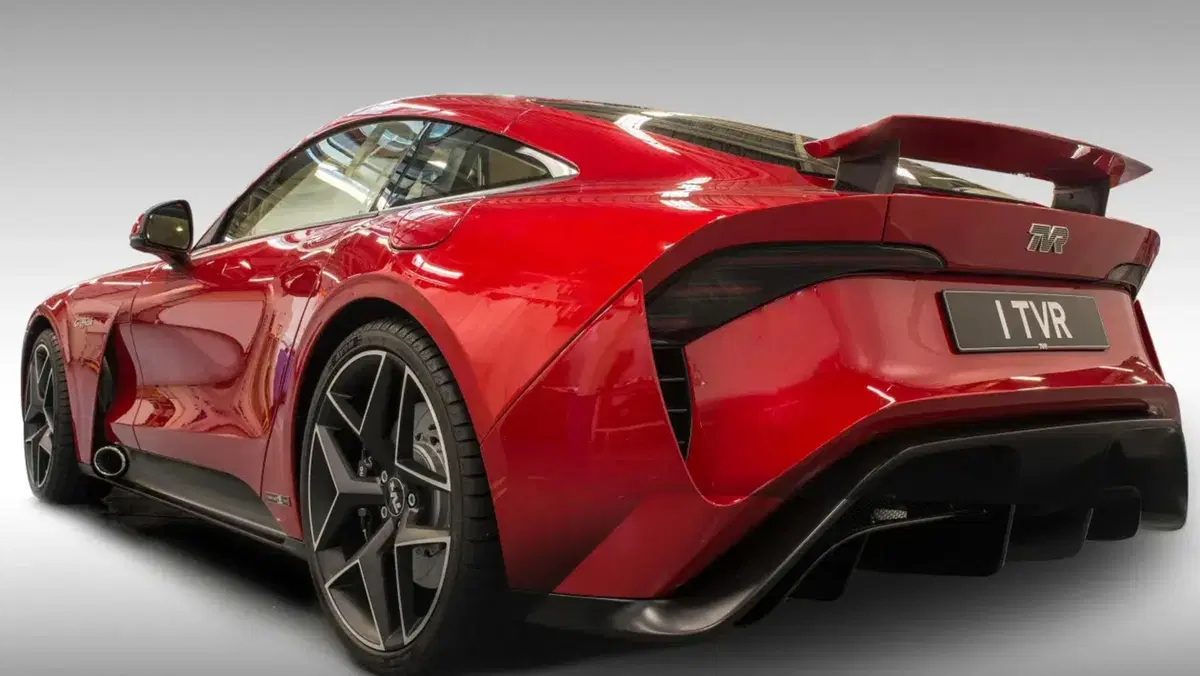 TVR Griffith, è ufficiale: torna il V8 da 500 CV e arrivano anche le TVR elettriche (7)