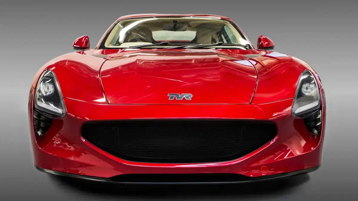 TVR Griffith, è ufficiale: torna il V8 da 500 CV e arrivano anche le TVR elettriche (9)