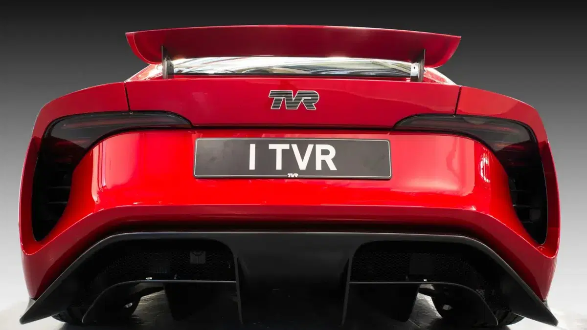 TVR Griffith, è ufficiale: torna il V8 da 500 CV e arrivano anche le TVR elettriche (11)