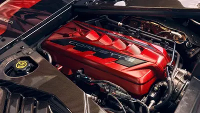 Mentre l'Europa vieta i motori termici, General Motors rilancia: arriva il nuovo V8 da oltre 500 CV che far&agrave; tremare l'asfalto