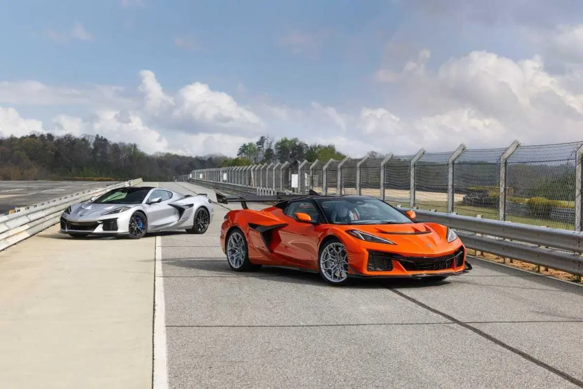 Mentre l'Europa vieta i motori termici, General Motors rilancia: arriva il nuovo V8 da oltre 500 CV che farà tremare l'asfalto (2)
