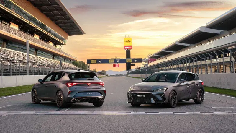 Dalla pista alla strada: CUPRA Leon VZ TCR e Leon VZ portano lo spirito racing tra le curve cittadine