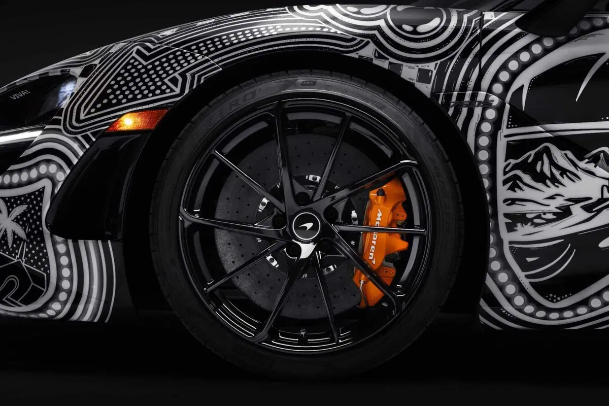 McLaren 750S Spider Project Viva: la one-off dipinta a mano che celebra Las Vegas (14)