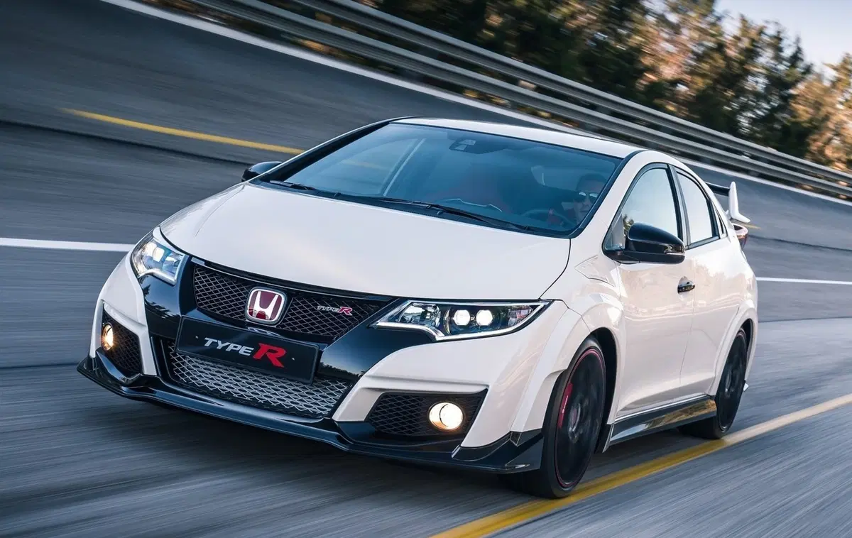 Ecco le dieci quattro porte più veloci al Nurburgring (6)