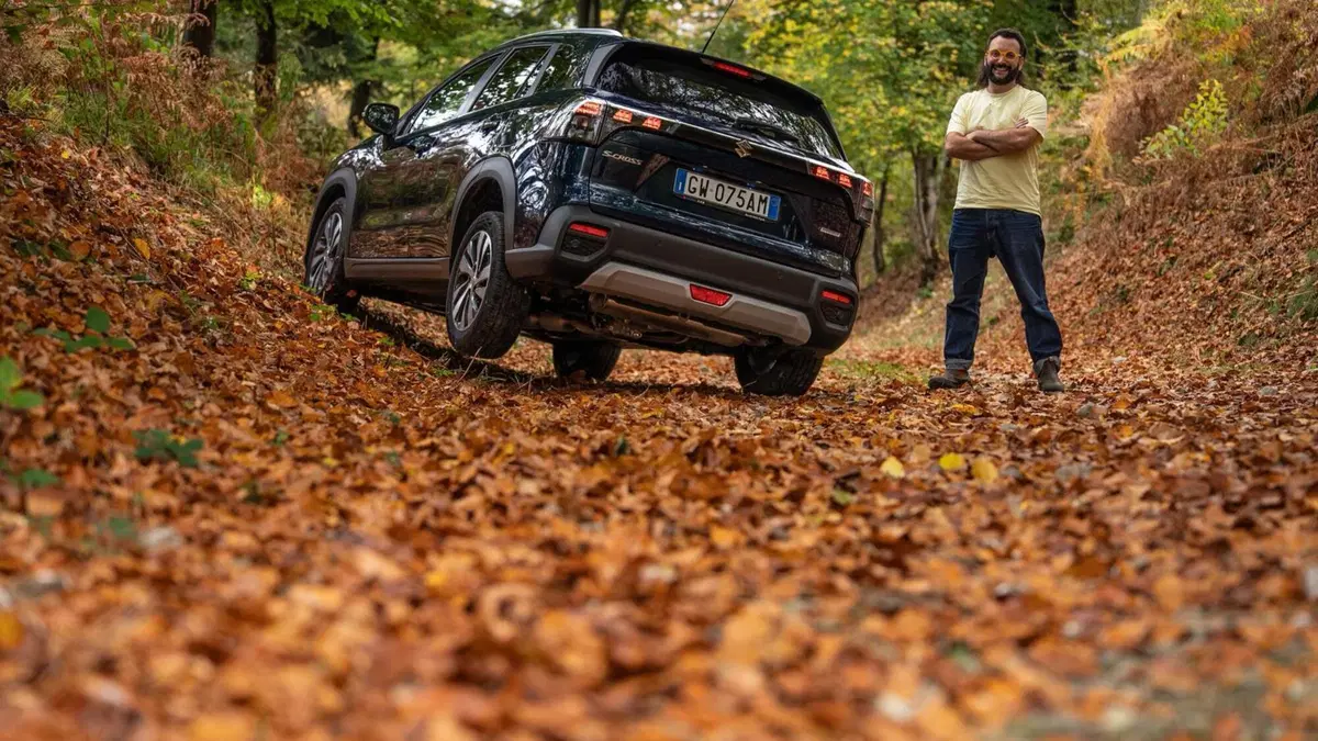 L&rsquo;ultima TUTTOFARE sopravvissuta? Prova (senza piet&agrave;) Suzuki S-CROSS 4x4 [VIDEO]