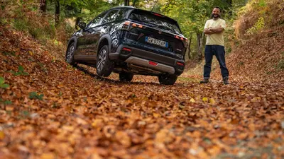L&rsquo;ultima TUTTOFARE sopravvissuta? Prova (senza piet&agrave;) Suzuki S-CROSS 4x4 [VIDEO]