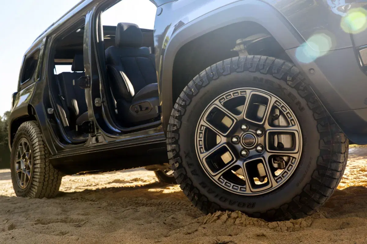 Nuova Jeep Recon 2026: elettrico sì, ma con il badge 'giusto'! (10)