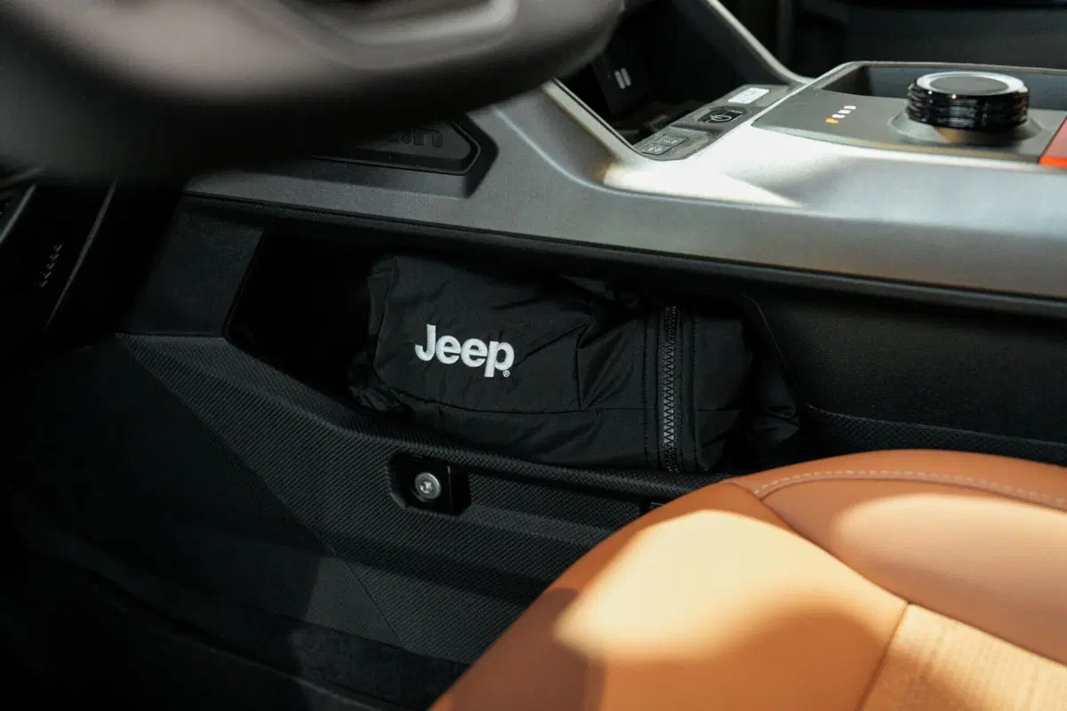 Nuova Jeep Recon 2026: elettrico sì, ma con il badge 'giusto'! (27)