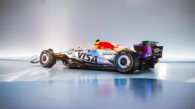 F1. Spettacolo dentro e fuori la pista: livree e caschi speciali per il Gran Premio di Las Vegas 2025