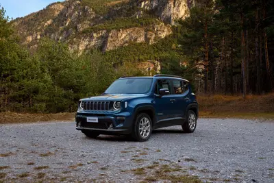 Nuova Jeep Renegade, elettrica ma non solo: ecco come sar&agrave; la futura rivale della Dacia Duster 