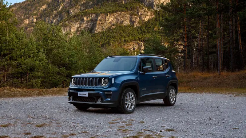 Nuova Jeep Renegade, elettrica ma non solo: ecco come sar&agrave; la futura rivale della Dacia Duster 
