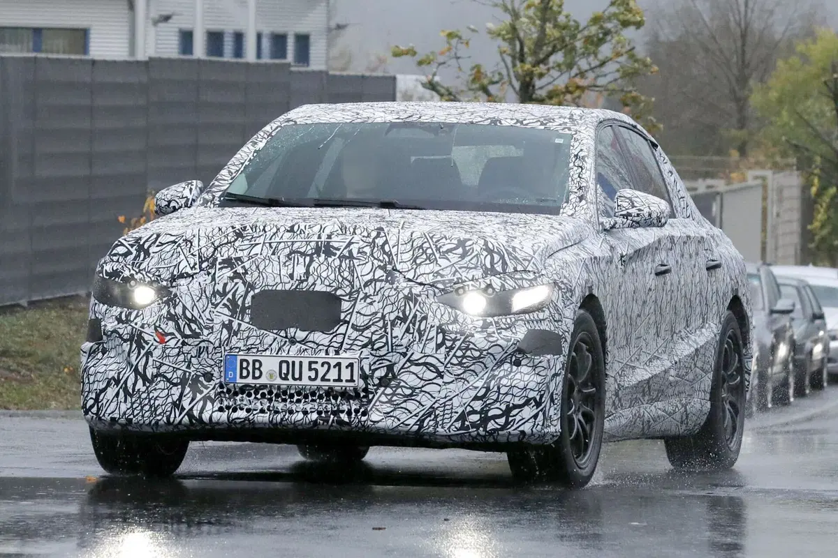 Nuova Mercedes E-Class elettrica: addio EQE, nel 2027 arriva la berlina che cambierà tutto