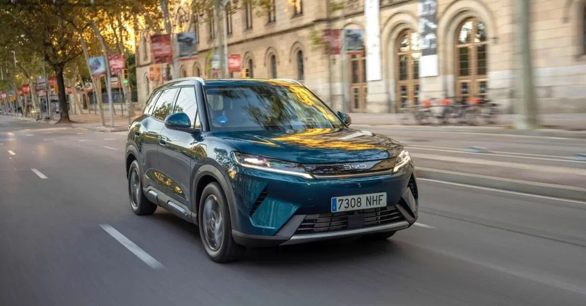 BYD Atto 2 DM-i: primo contatto con la versione 'super-ibrida' da 1.000 km di autonomia. Best-seller in vista?