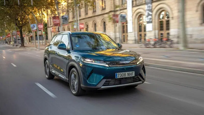 BYD Atto 2 DM-i: primo contatto con la versione 'super-ibrida' da 1.000 km di autonomia. Best-seller in vista?