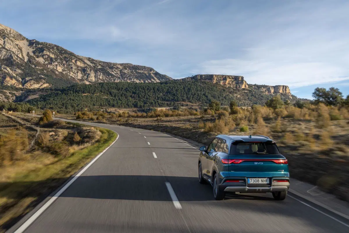 BYD Atto 2 Dm-i: primo contatto con il 'super-ibrido' compatto da 1.000 km di autonomia. Best-seller in vista? (5)