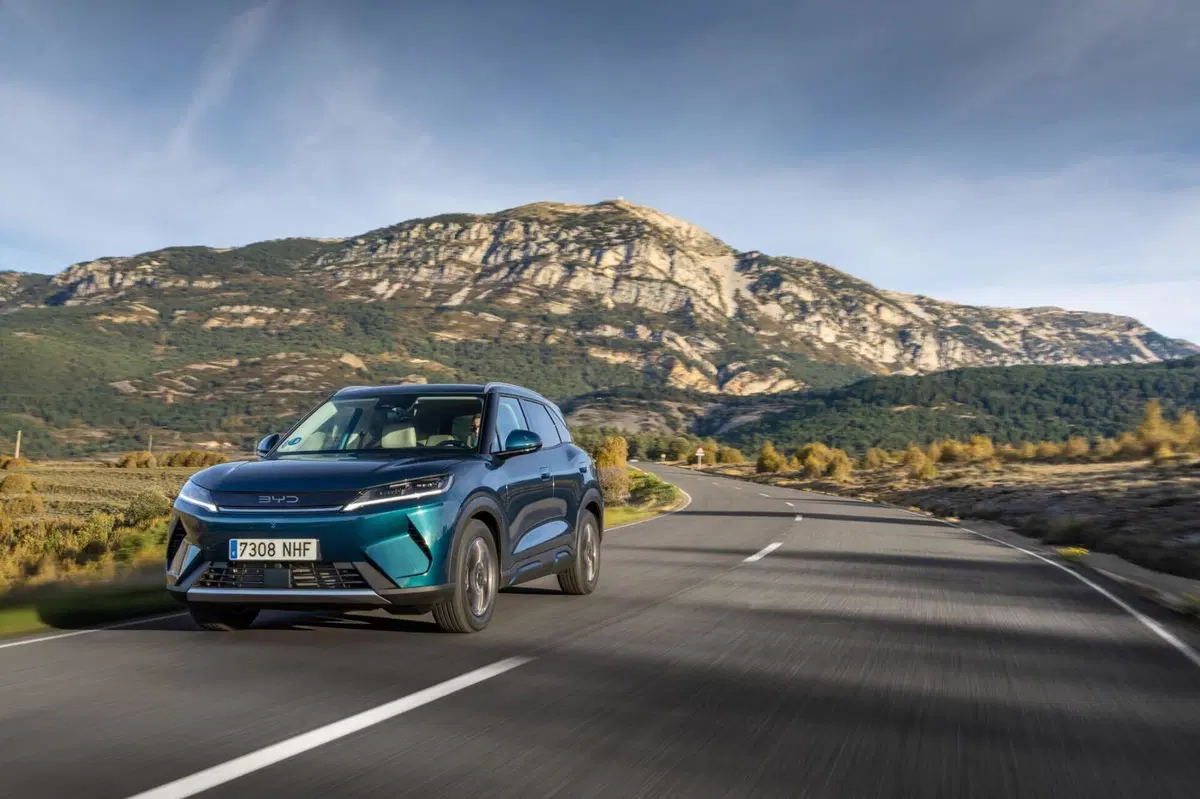 BYD Atto 2 Dm-i: primo contatto con il 'super-ibrido' compatto da 1.000 km di autonomia. Best-seller in vista? (4)